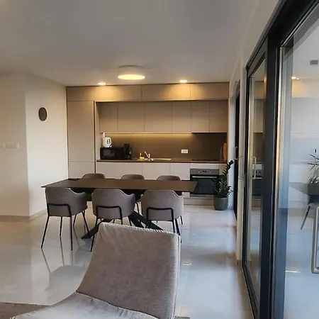 Apartment Modern 3br With Private Pool, Sea View & Garage *
