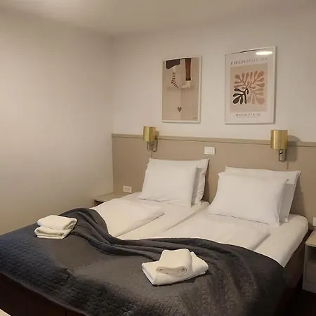 Modern 3br With Private Pool, Sea View & Garage *