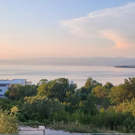 Modern 3br With Private Pool, Sea View & Garage Vantacici