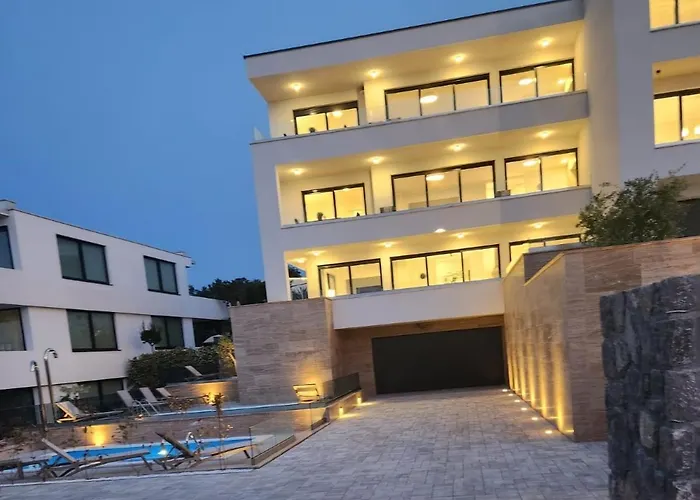 Luxury Stone Flower With Private Pool