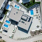 Διαμέρισμα Modern 3br With Private Pool, Sea View & Garage