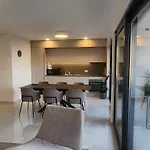 Διαμέρισμα Modern 3br With Private Pool, Sea View & Garage *