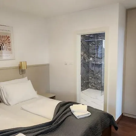 Διαμέρισμα Modern 3br With Private Pool, Sea View & Garage