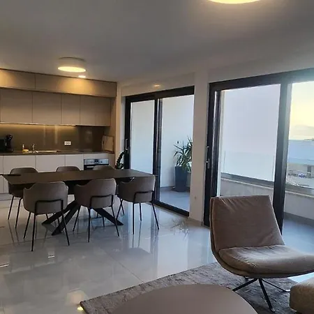 Modern 3br With Private Pool, Sea View & Garage *